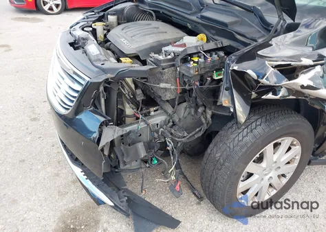 2013 Chrysler Town & Country Touring z USA, uszkodzony, nr VIN 2C4RC1BG8DR774426